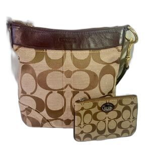 Coach Signature Shoulder Bag Purse 10402 w Coin Purse Brown Tan